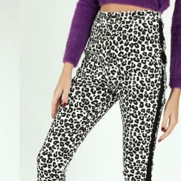 Cheetah  Skinny Jeans - Picture 6 of 16